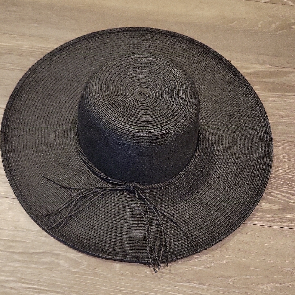 New Elegant Black Wide-Brimmed Hat
